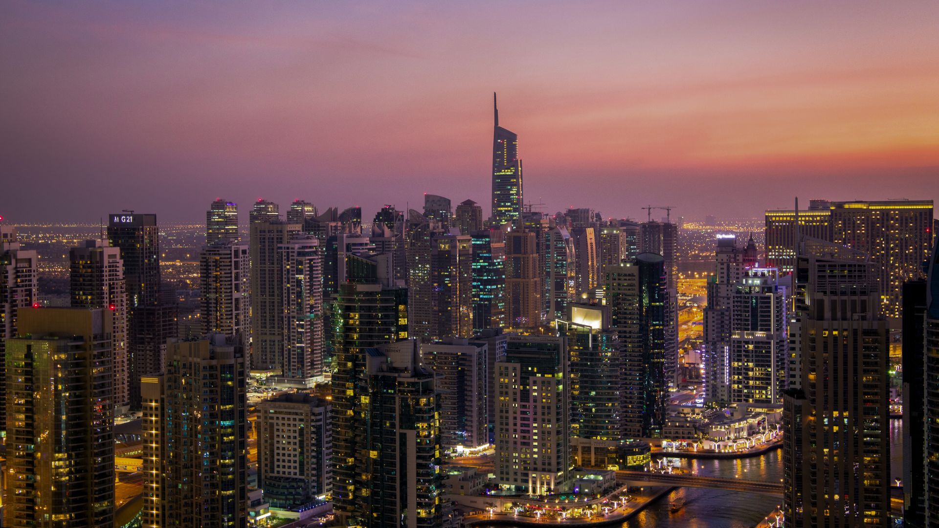 Dubai, dal Burj Khalifa ai souk: un viaggio tra due mondi